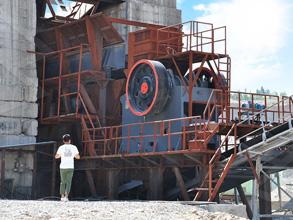 时产1000-1700吨刚玉砂石机器